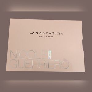 New! Anastasia Beverly Hills x Nicole Guerrero Glow Kit!!